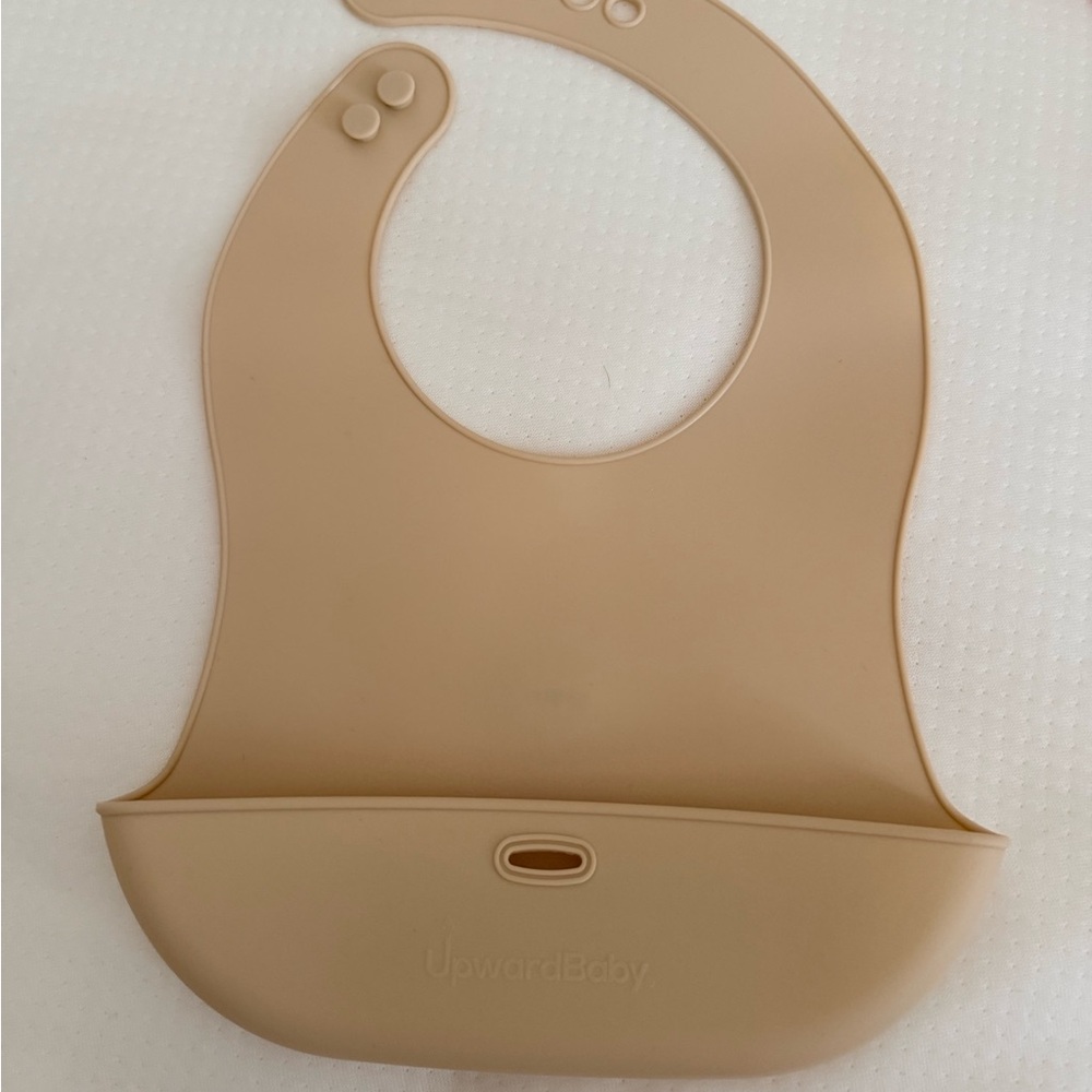 Silicone Bib in Beige
